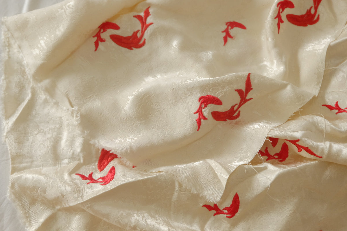 Red Bird Embroidered Viscose-Linen Jacquard Satin — 1.09 yd