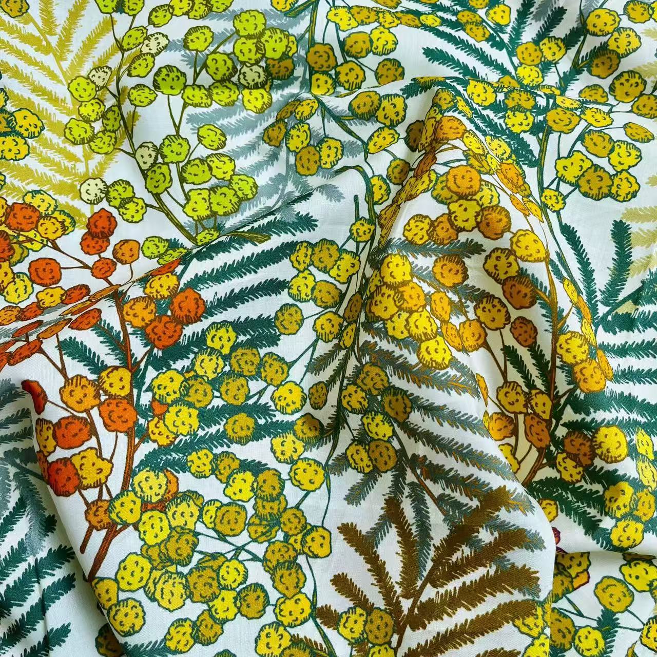 Mimosa Floral 80s Cotton Lawn Fabric — 1.64 yd