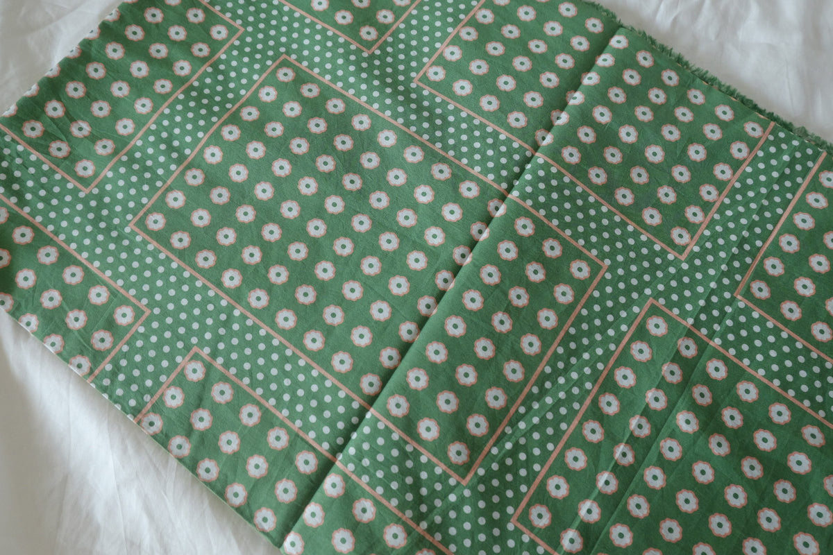 Green Daisy Patchwork – Vintage Floral Cotton Fabric – 2.19 yd