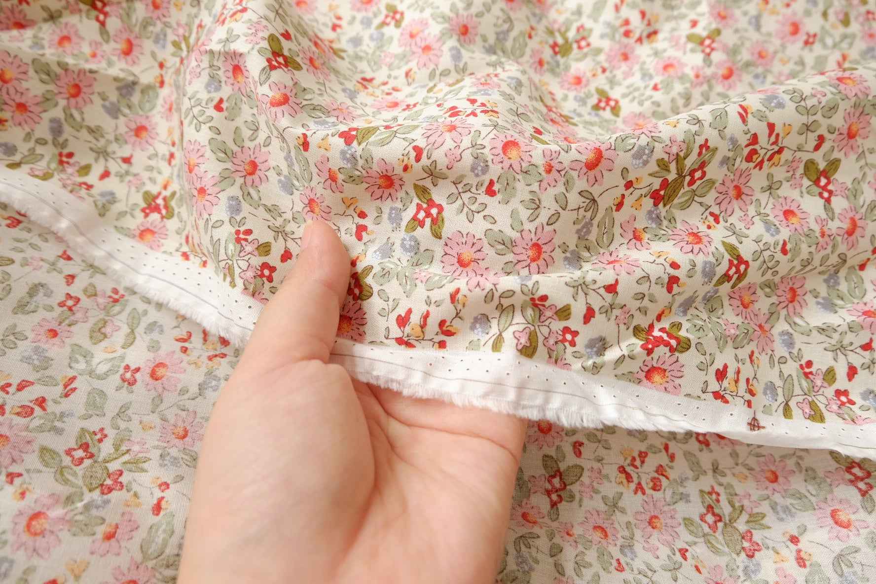 Pink Daisy Print Cotton Fabric — 3.28 yd Piece