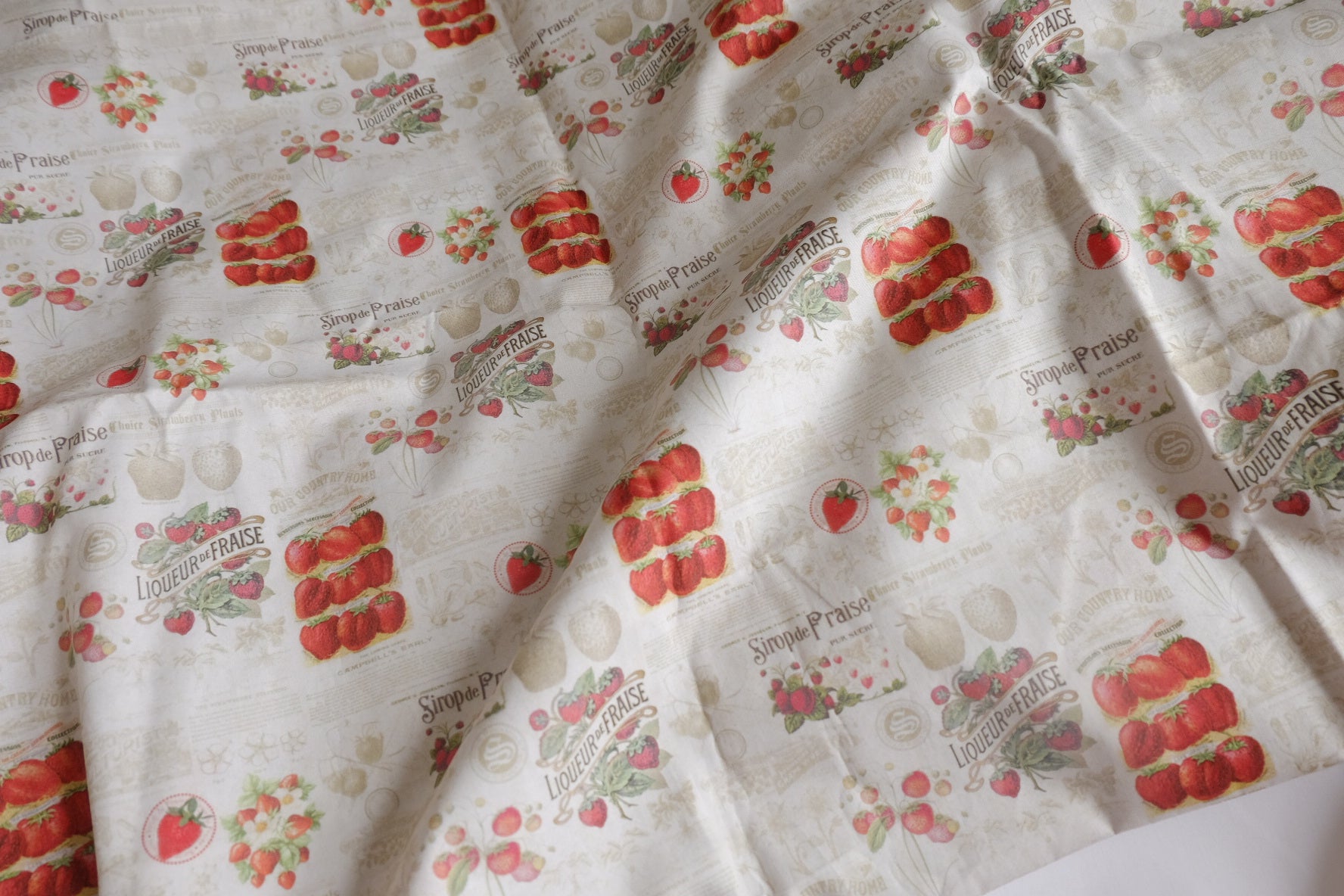 Vintage Strawberry Label 60s Cotton Poplin Fabric - 1.64 yd