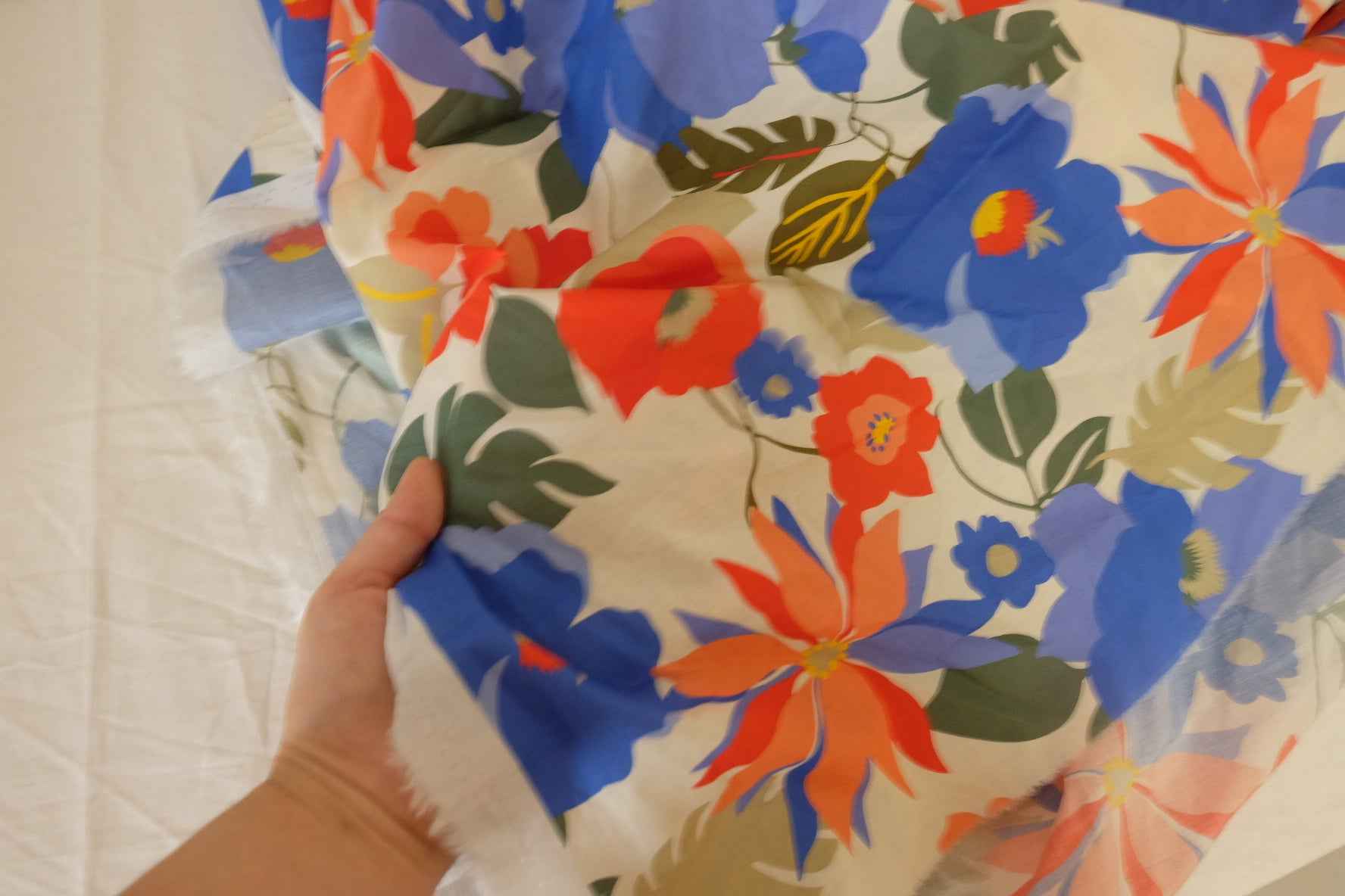 Retro Tropical Floral Cotton Lawn Dress Fabric – 3.1 yd