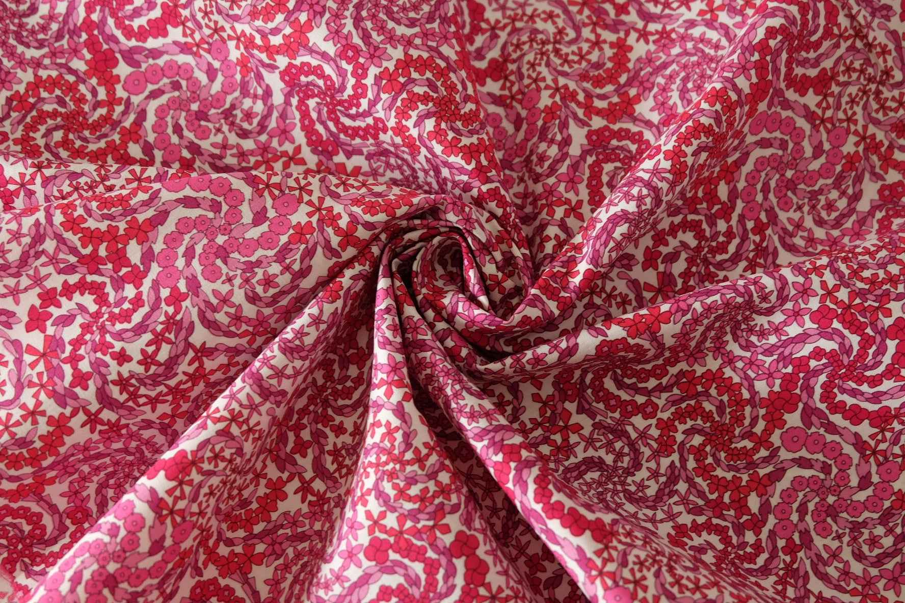 Pink Red Vine Floral Cotton Poplin Fabric – 2.2 Yards