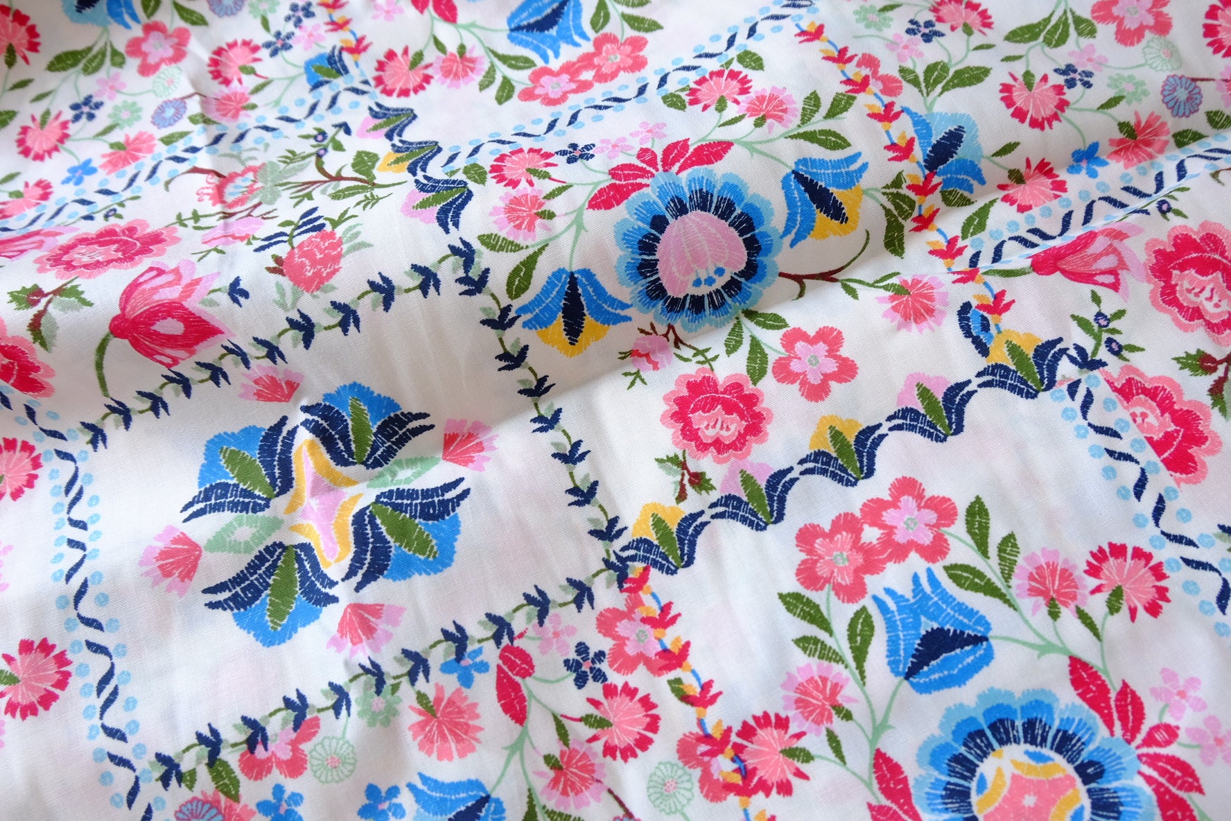 Bright Vacation Floral Lightweight Cotton Poplin — 3.28 yd