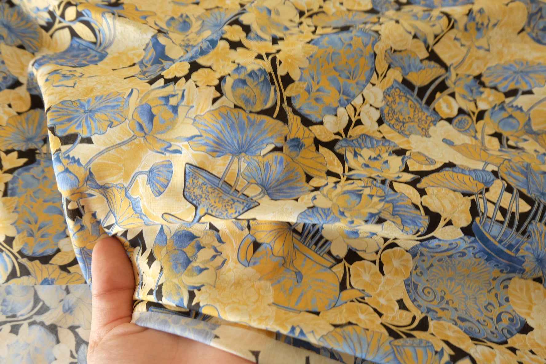 Porcelain Garden Silky Cotton Lawn – 3.28 yd