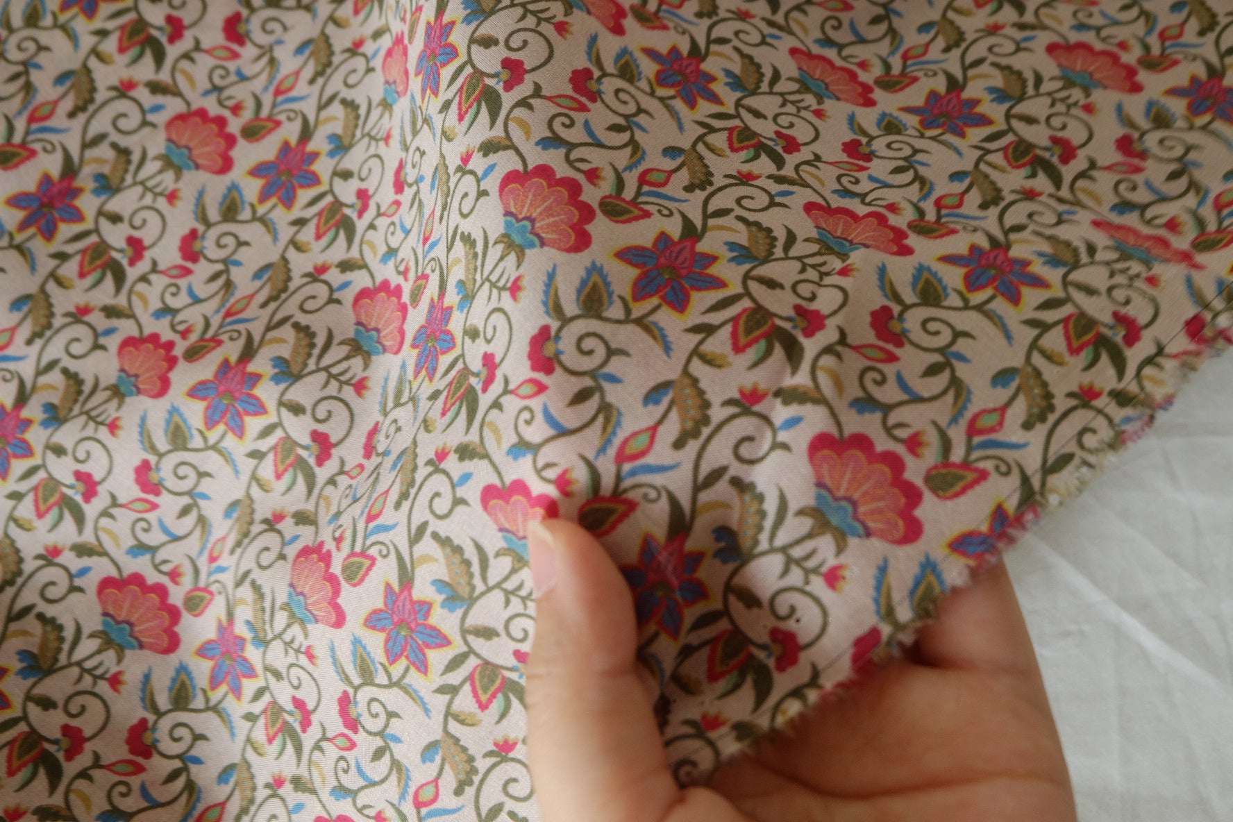 Vintage Vine Floral Cotton Poplin Fabric – 3.3 yd