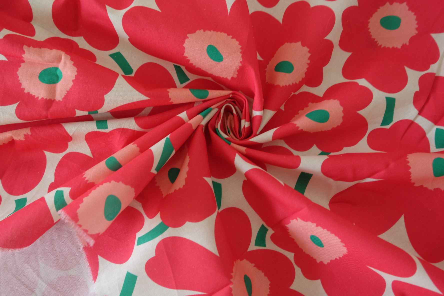 Red Floral 20s Cotton Fabric – Bold Retro Flower Print – 1.2 yd