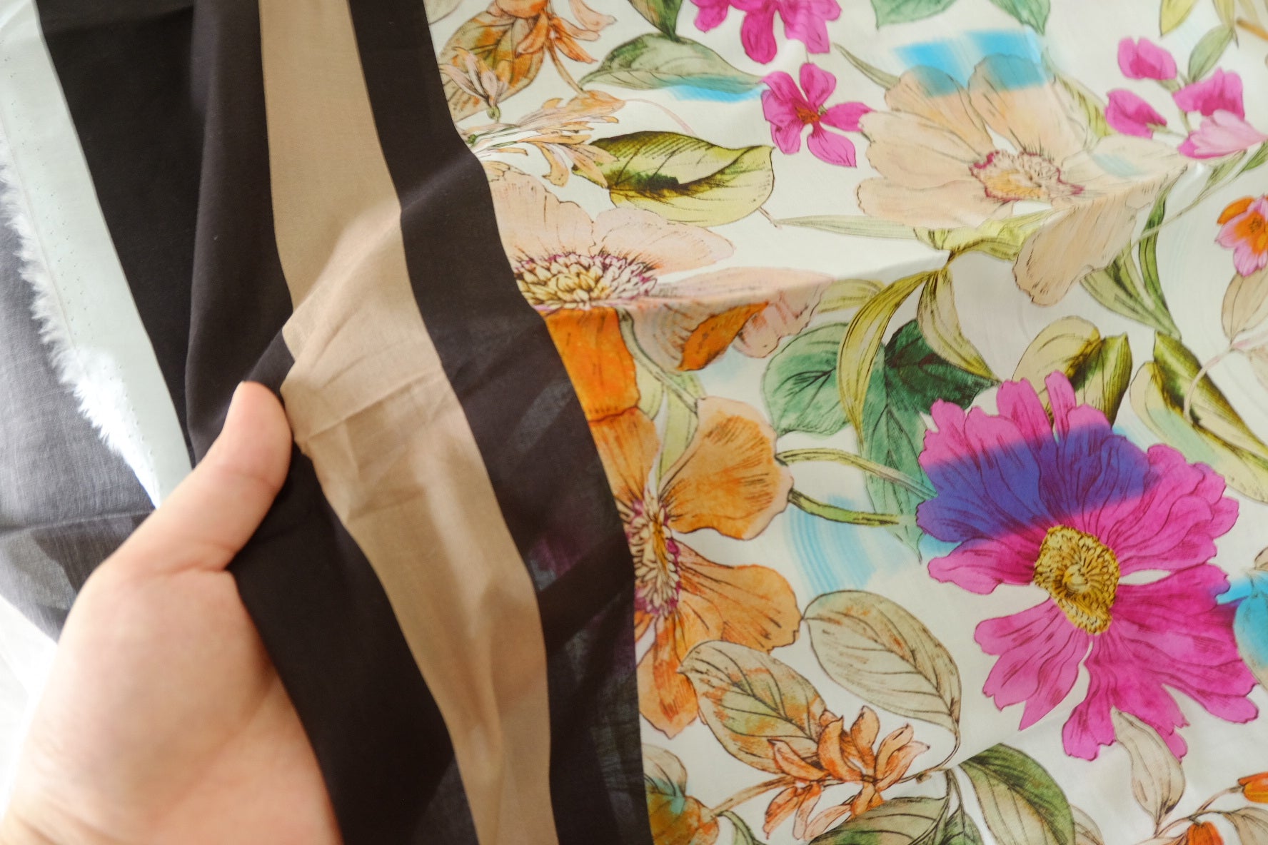 Border Print Lightweight Cotton Lawn Dress Fabric – 5.5 yd