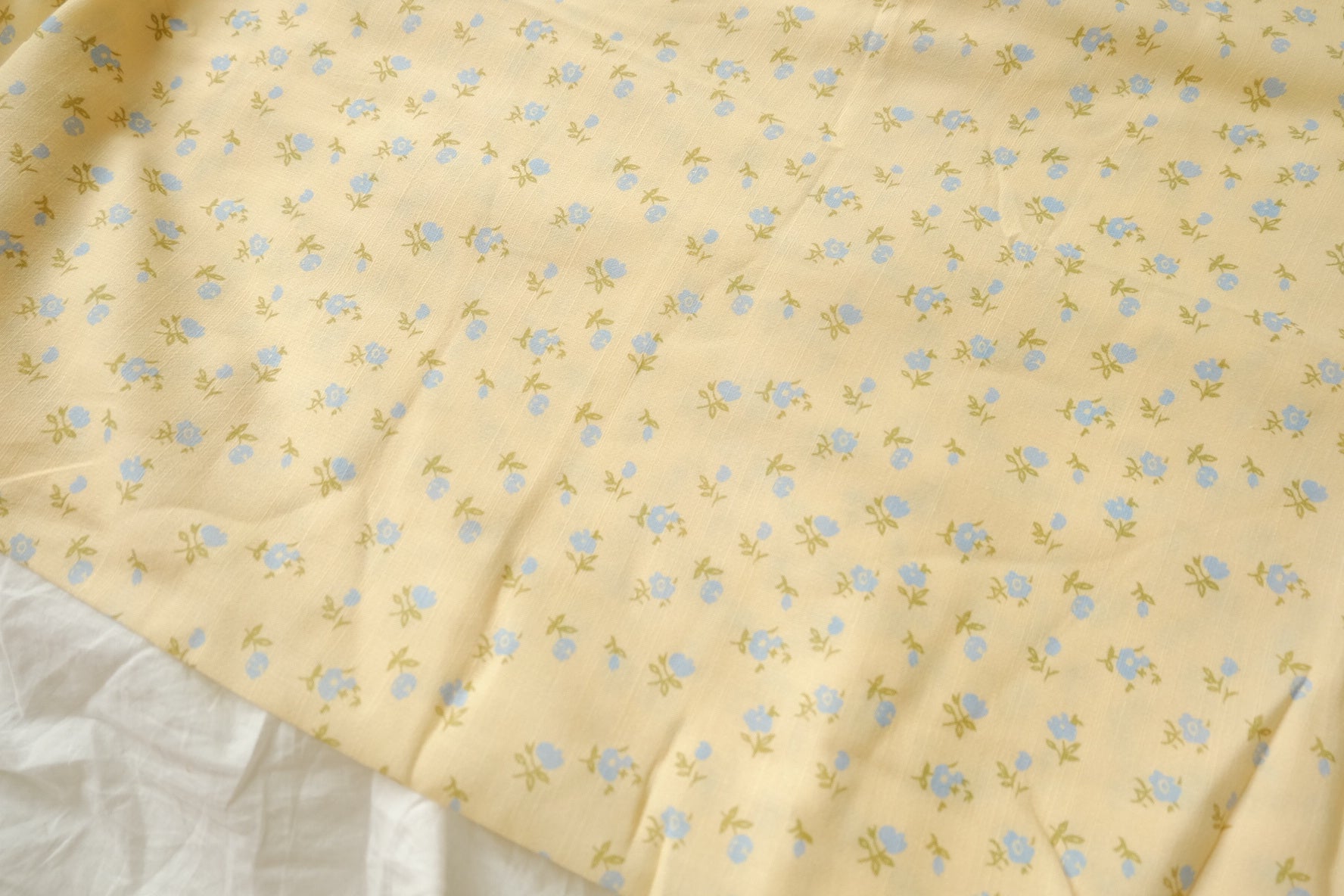 Soft Ditsy Floral Linen Blend, Slub Texture, 3.3Yards