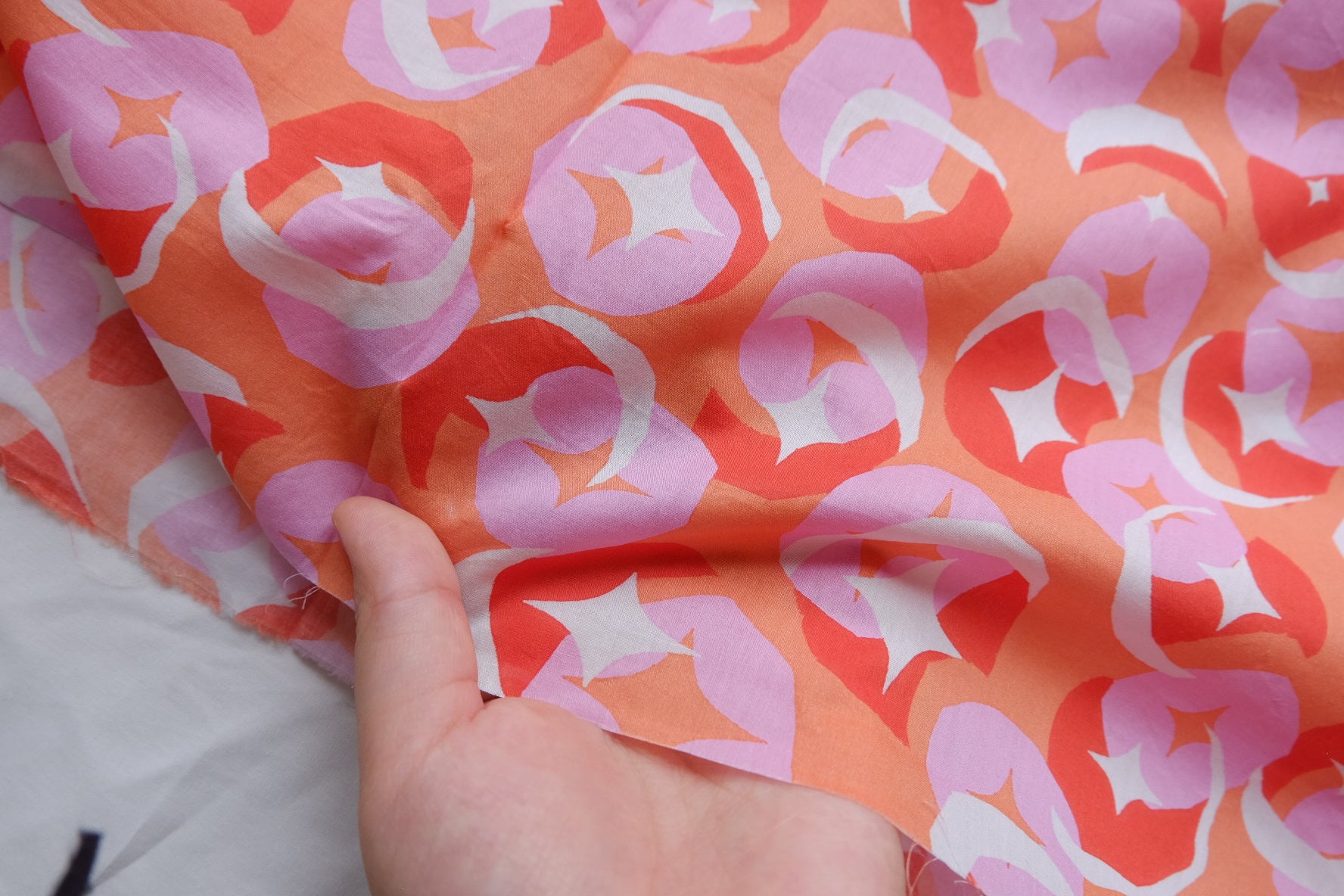 Retro Pop Floral Cotton Lawn – 1.1 yd