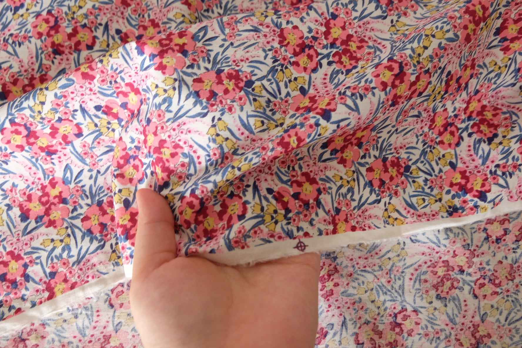 Red Pink Floral Fine Cotton Poplin Fabric – 3.3 Yards