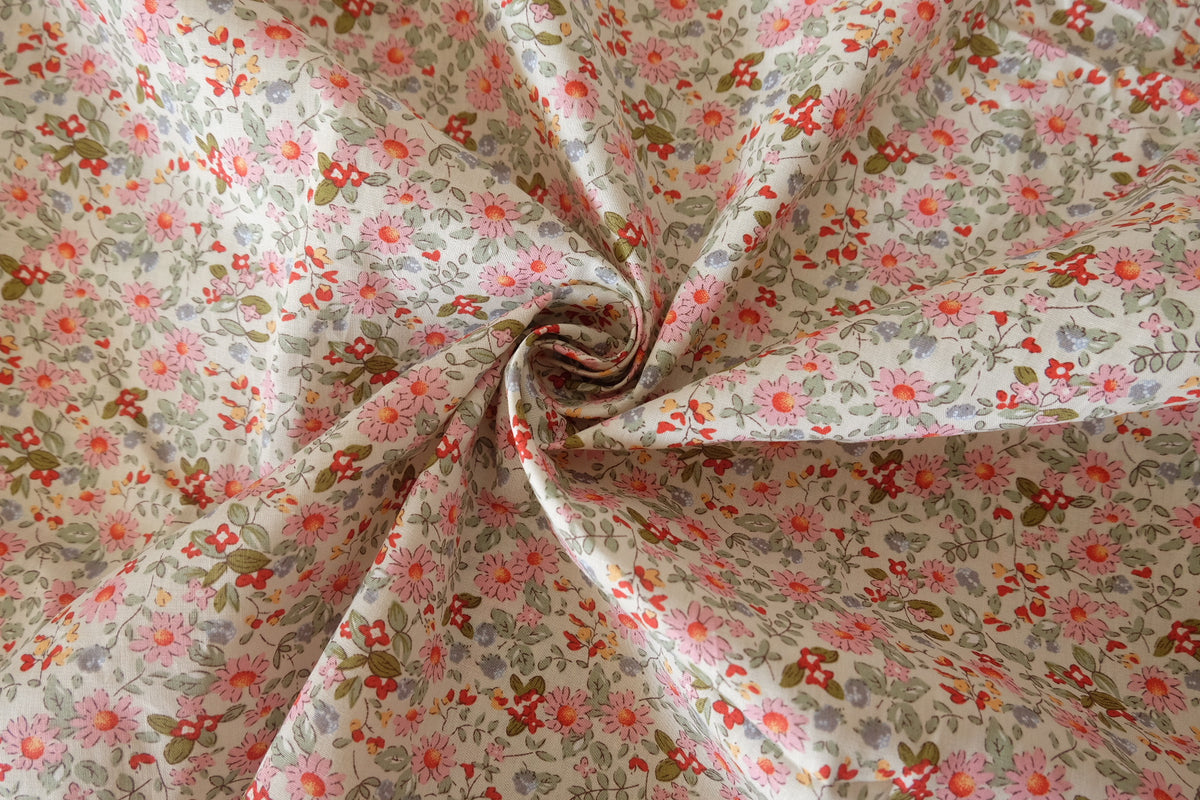 Pink Daisy Meadow – Vintage Floral Cotton Fabric – 3.28 yd