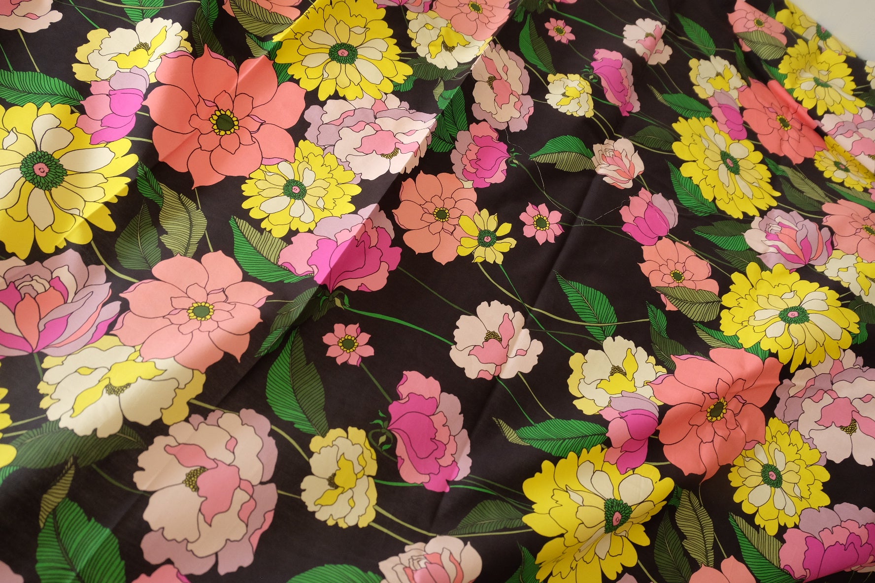 Bold Large Floral Cotton Poplin Fabric - 2.7 yd