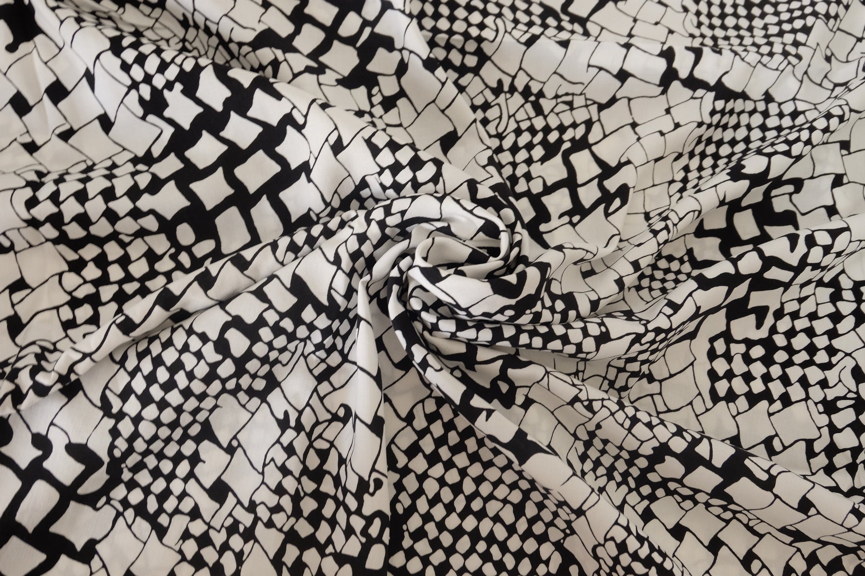 Black & White Abstract Geometric Rayon Challis Fabric – 1.6 yd