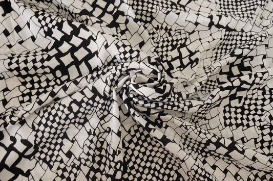 Black & White Abstract Geometric Rayon Challis Fabric – 1.6 yd
