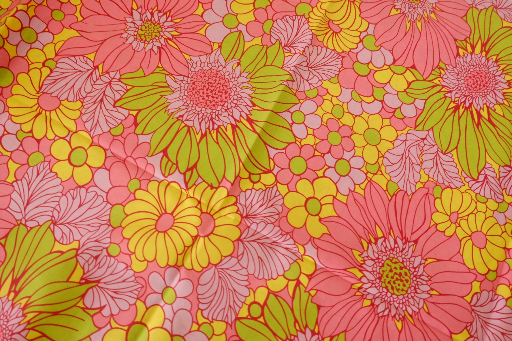 Retro Pink Floral Cotton Lawn Fabric – 2.7 yd