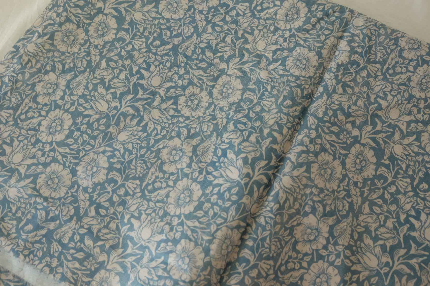 Vintage Blue Botanical Print 40s Cotton Poplin Floral Fabric – 3.3 yd