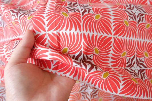 Red Graphic Daisy Cotton Fabric — 3.28 yd