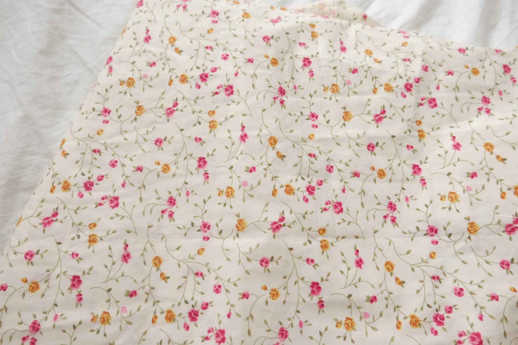 Tiny Vine Floral Cotton Poplin Fabric - 3.28 yd