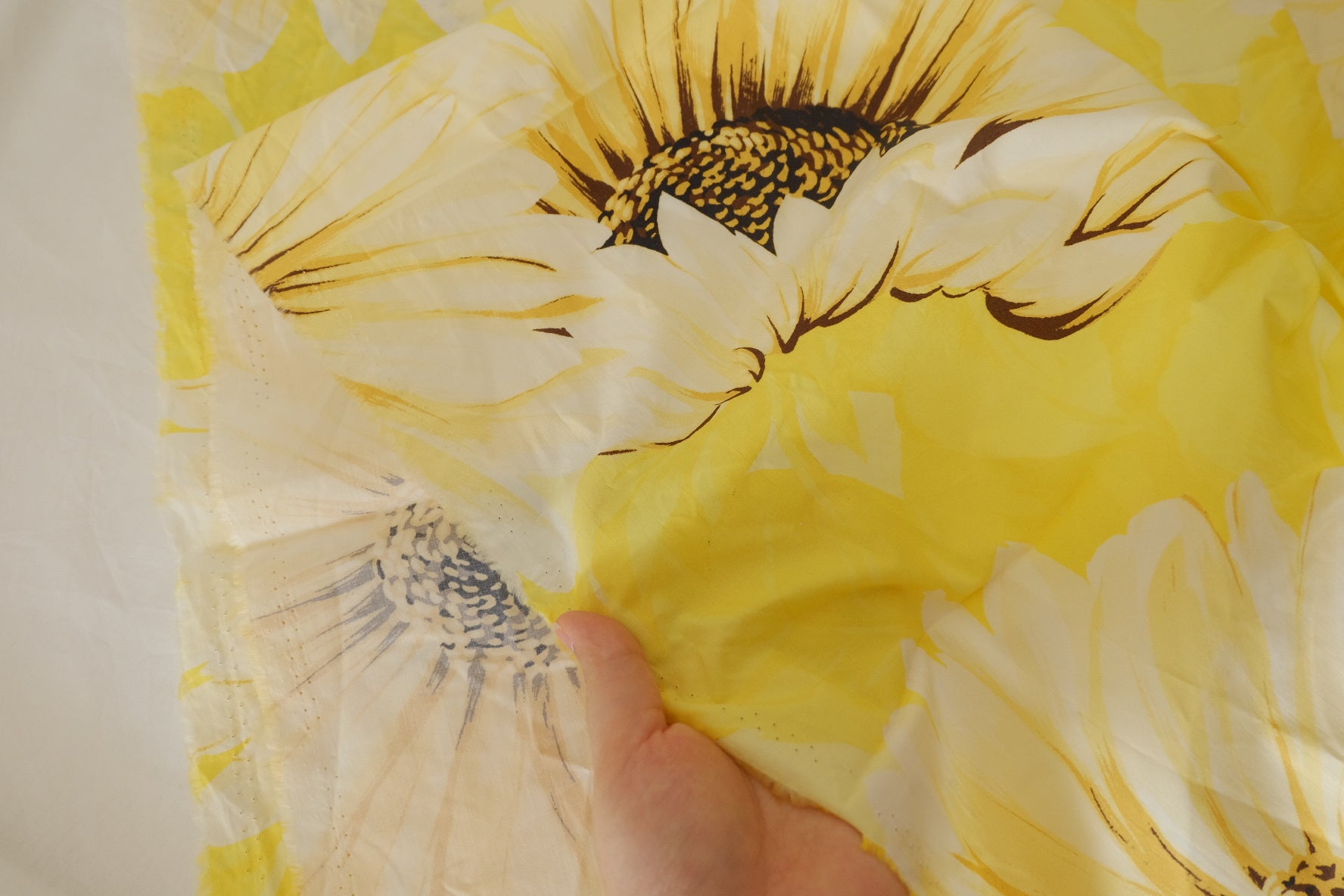 Yellow Daisy 60s Cotton Poplin Fabric – Oversized Floral Print – 1 yd