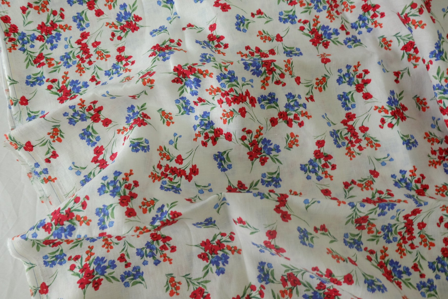 Red & Blue Wildflower Printed Pure Linen Fabric – 1.6 yd