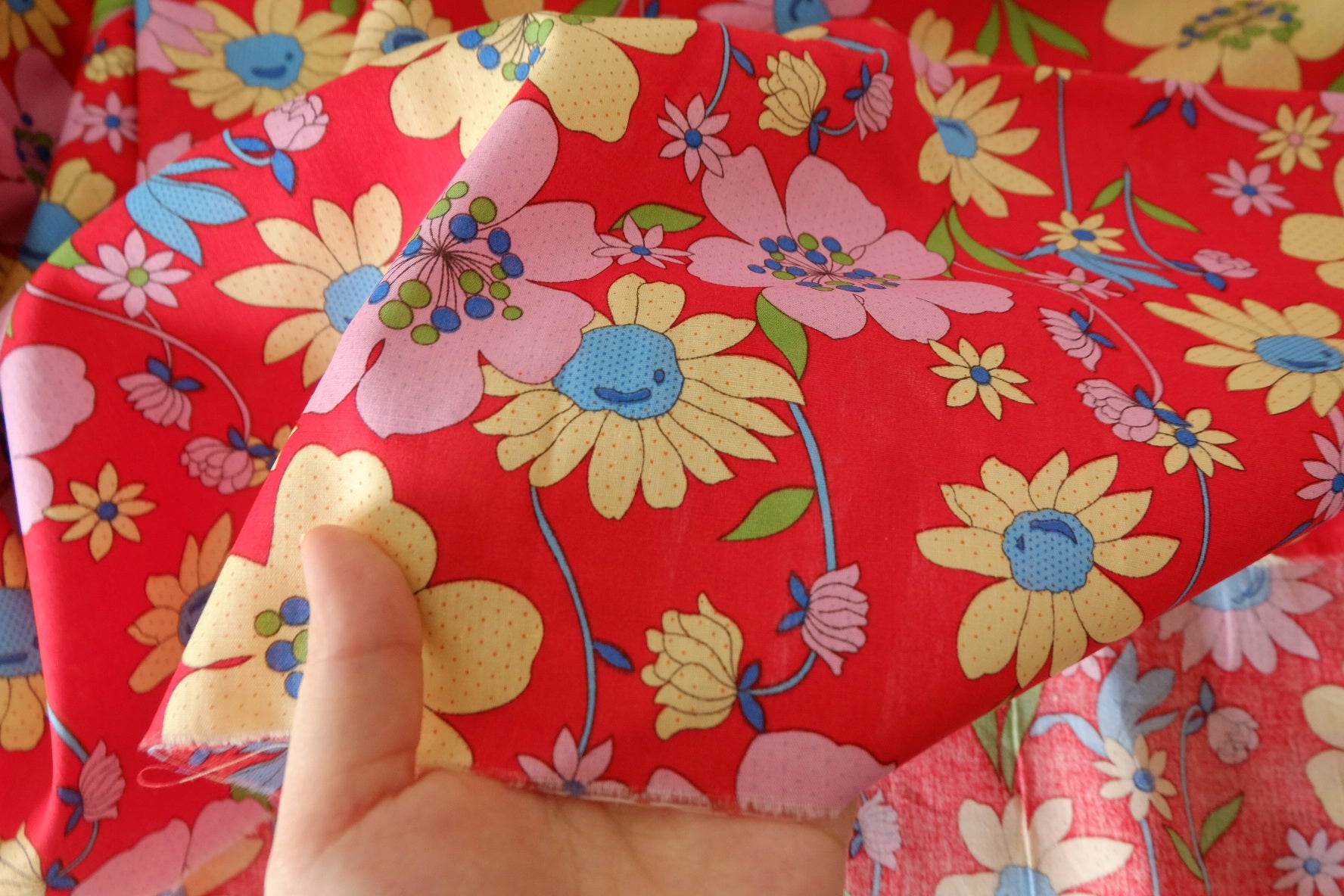 Retro Floral Cotton Lawn Fabric – 2.2 yd / 3.3 yd