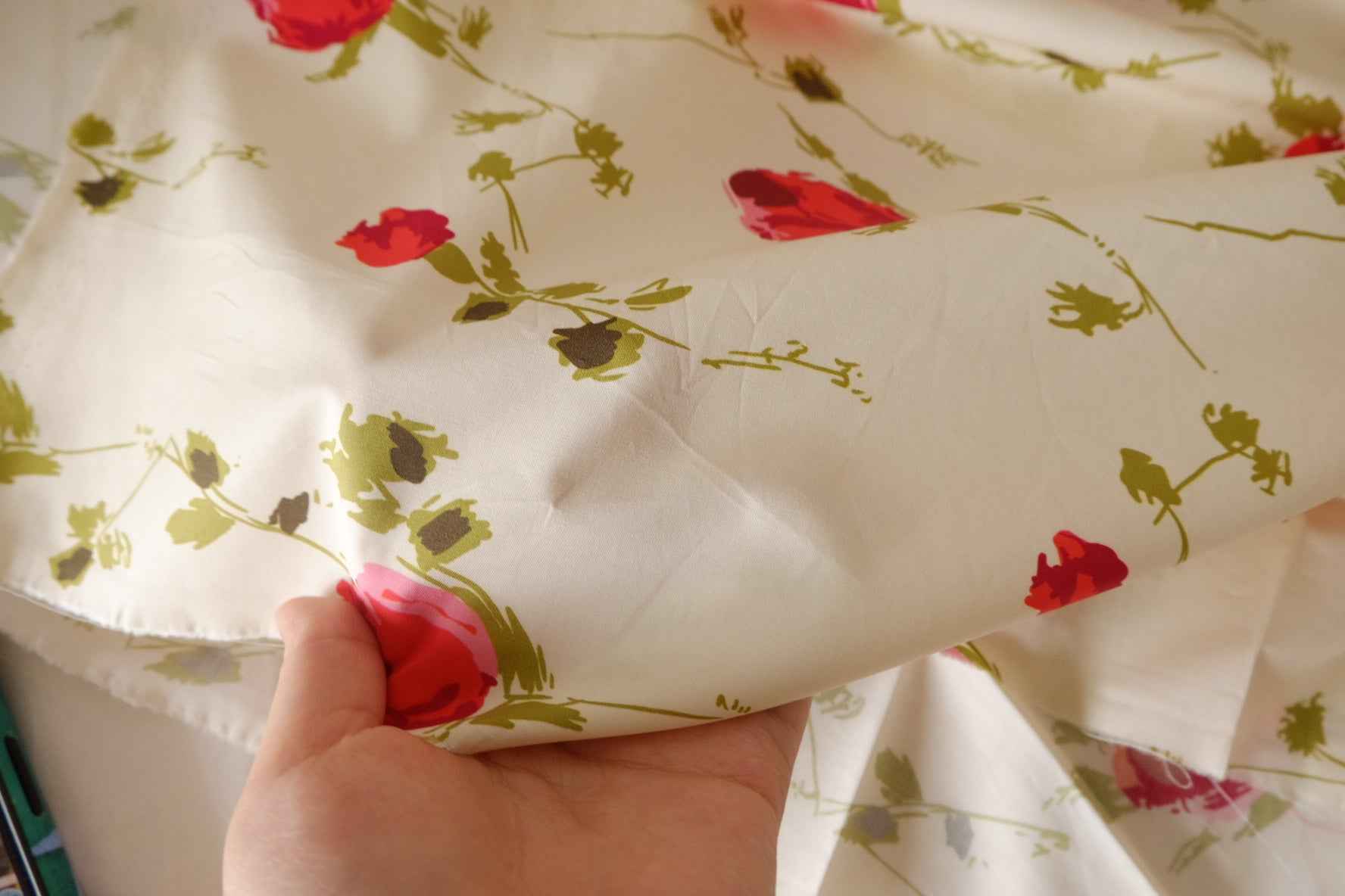 Border Rose Cotton Lawn Fabric – 3.6 yd
