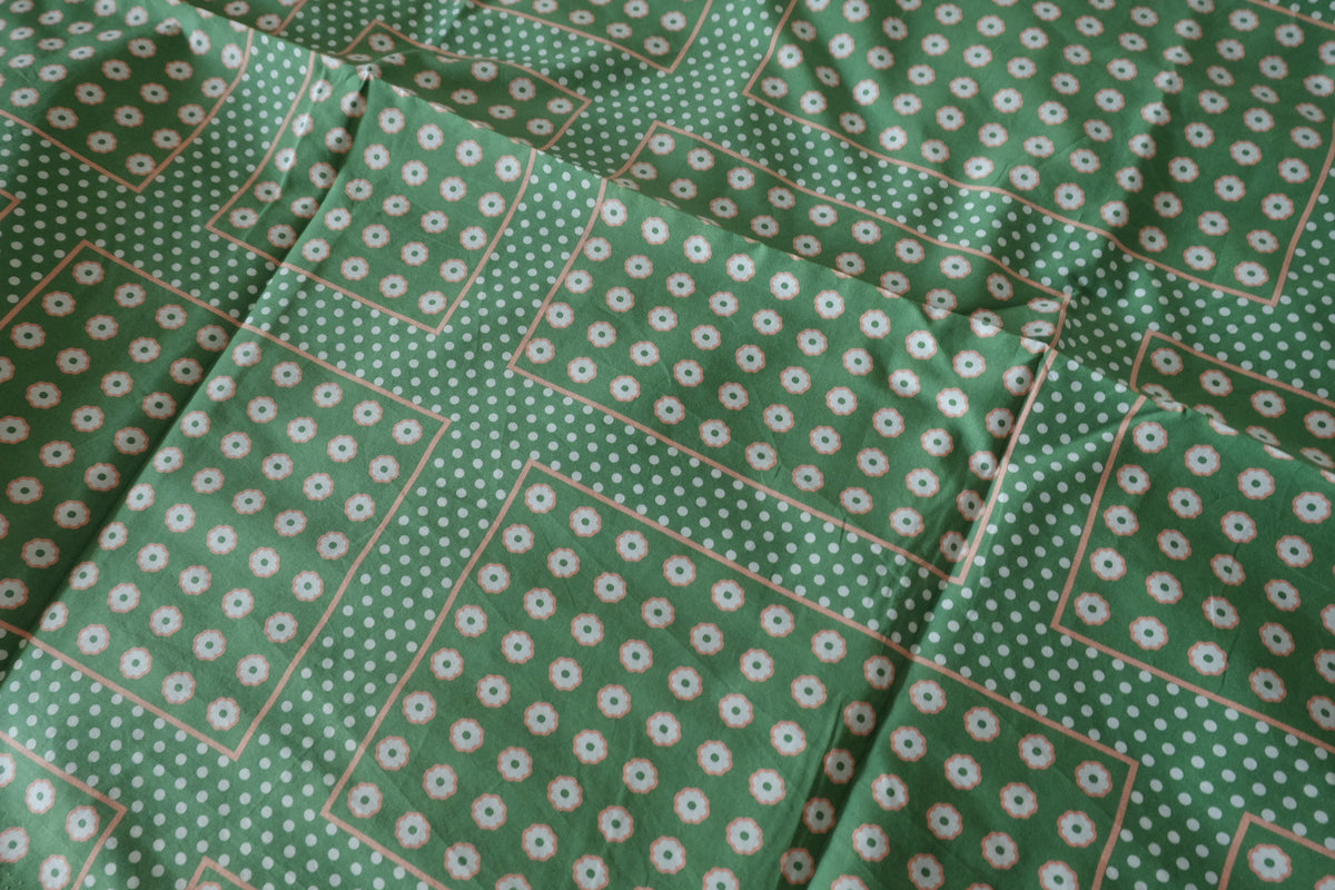 Green Daisy Patchwork – Vintage Floral Cotton Fabric – 2.19 yd