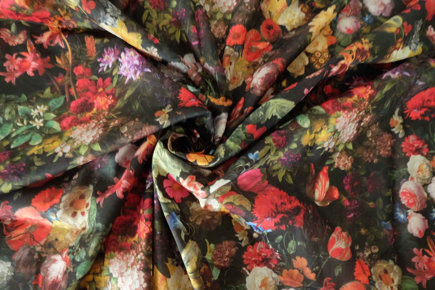 Painterly Dark Floral Cotton Lawn Fabric – 2.7 yd