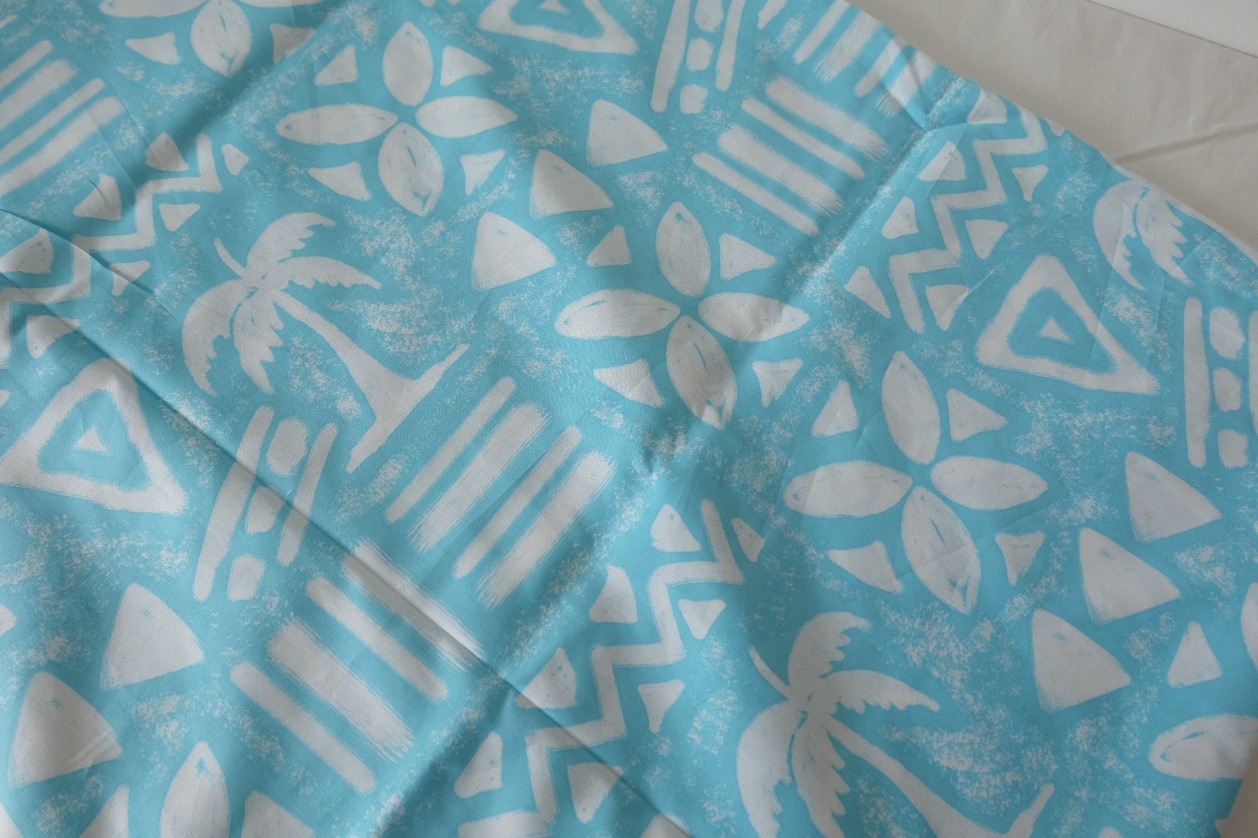 Aqua Tropical Motif Cotton Poplin – 2.19 yd