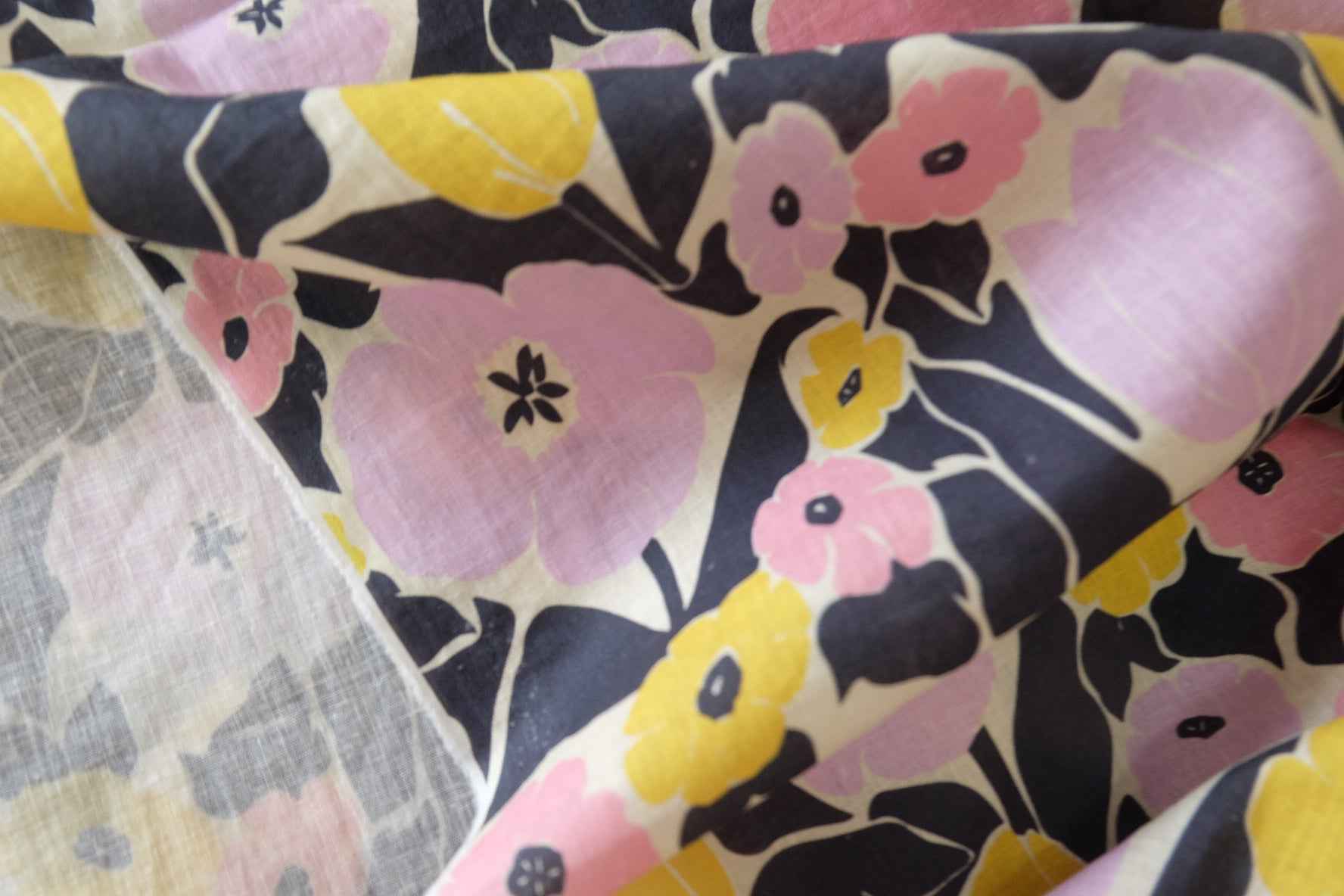 Retro Floral Pre-Shrunk Linen Cotton Blend — 1.64 yd