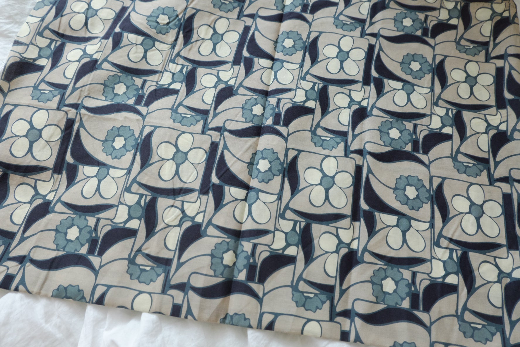 Blue Grey Retro Floral Cotton Lawn — 1 yd