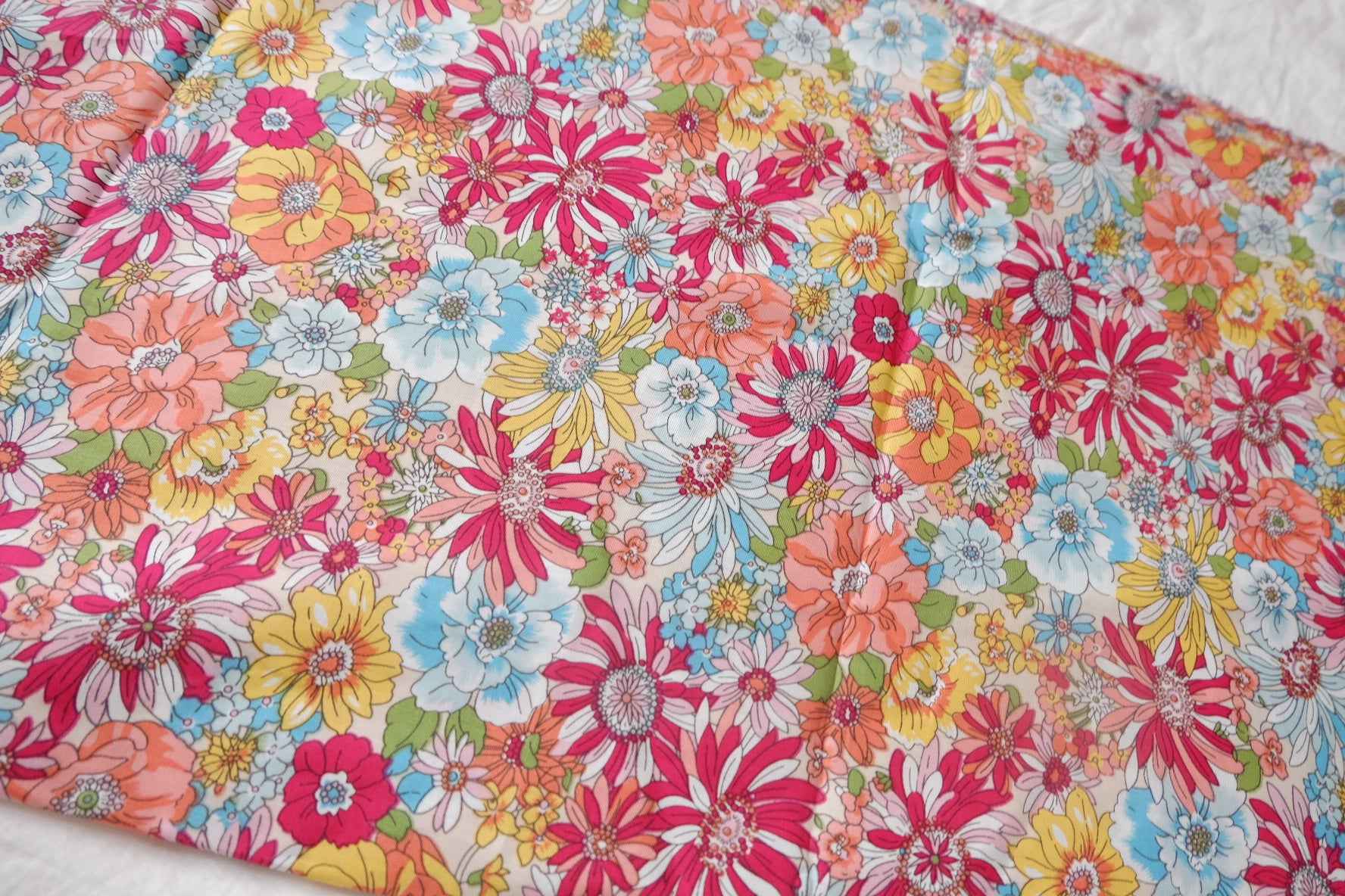 Vintage Summer Floral Cotton Poplin Fabric - 3.28 yd