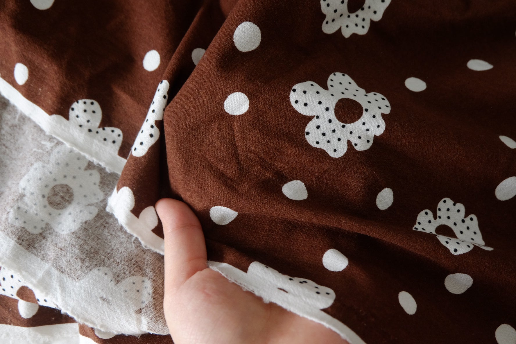 Chocolate Daisy Linen Cotton – 3.3 yd