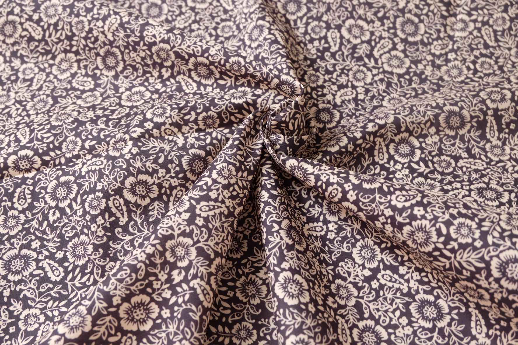 Small Floral Cotton Poplin Fabric, Crisp Everyday Dress Weight, 3.28 Yards