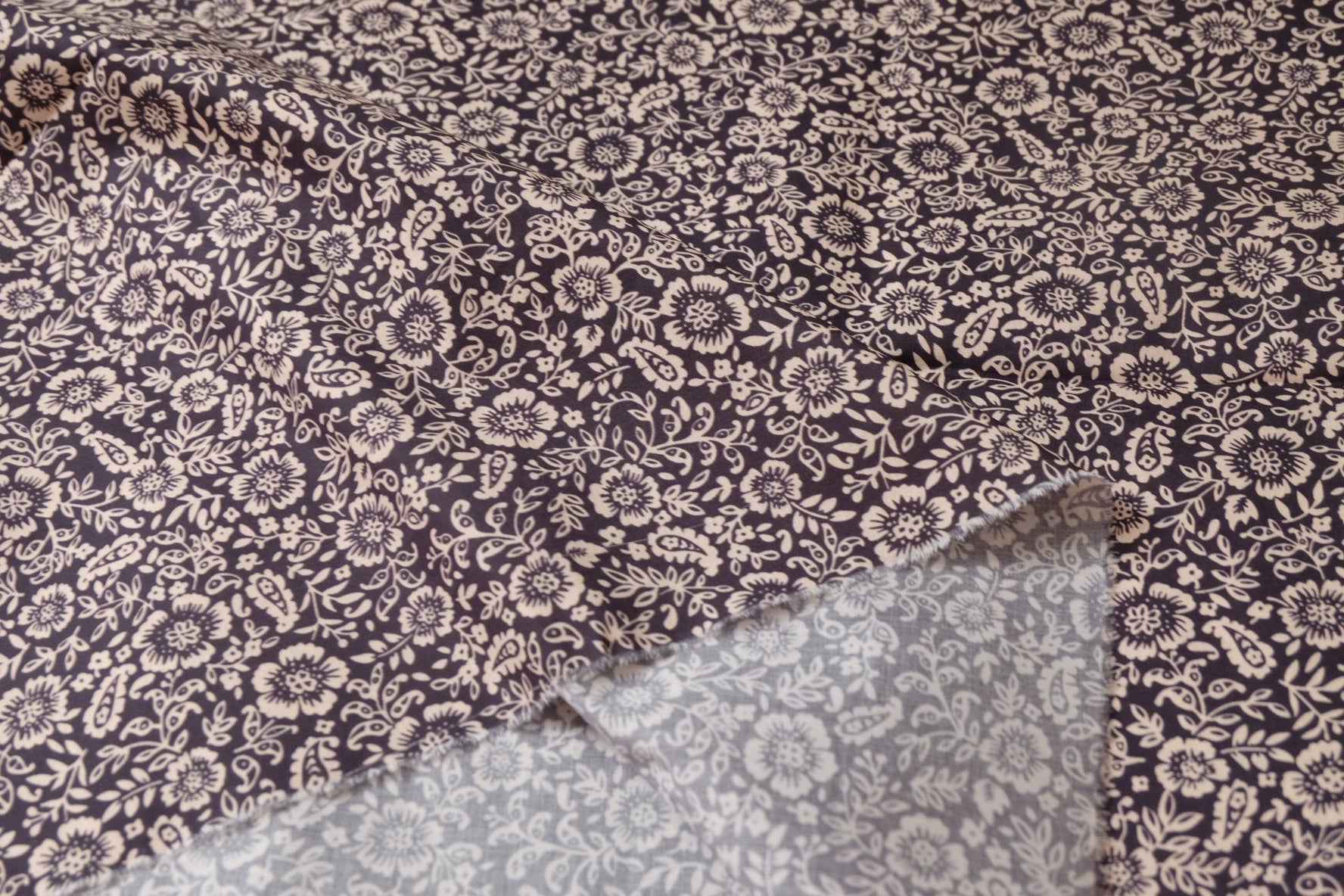 Small Floral Cotton Poplin Fabric, Crisp Everyday Dress Weight, 3.28 Yards
