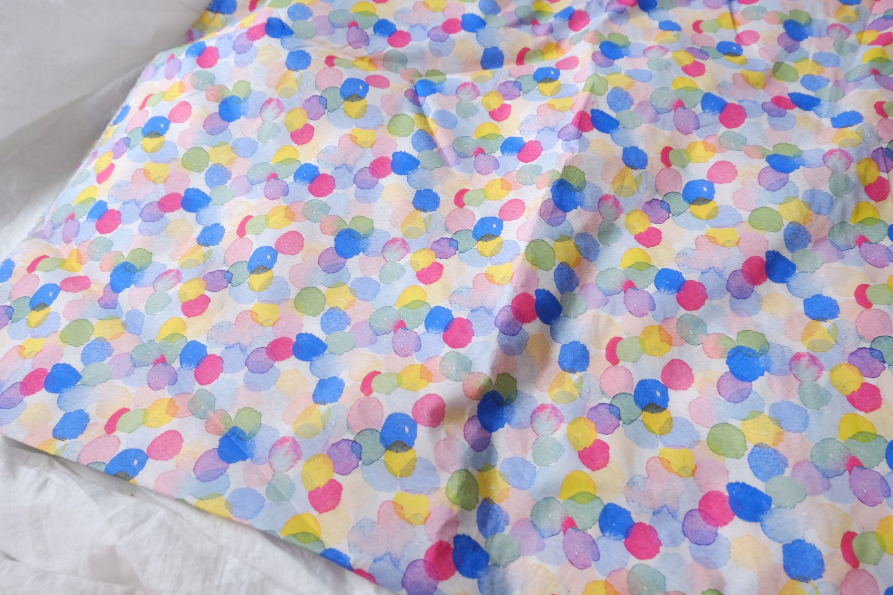 Watercolor Confetti Dot Lightweight Cotton Lawn — 3.28 yd