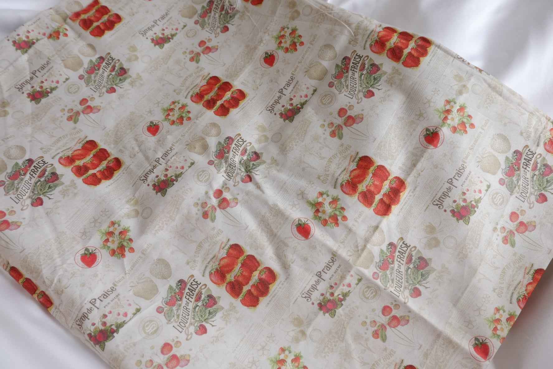 Vintage Strawberry Label 60s Cotton Poplin Fabric - 1.64 yd