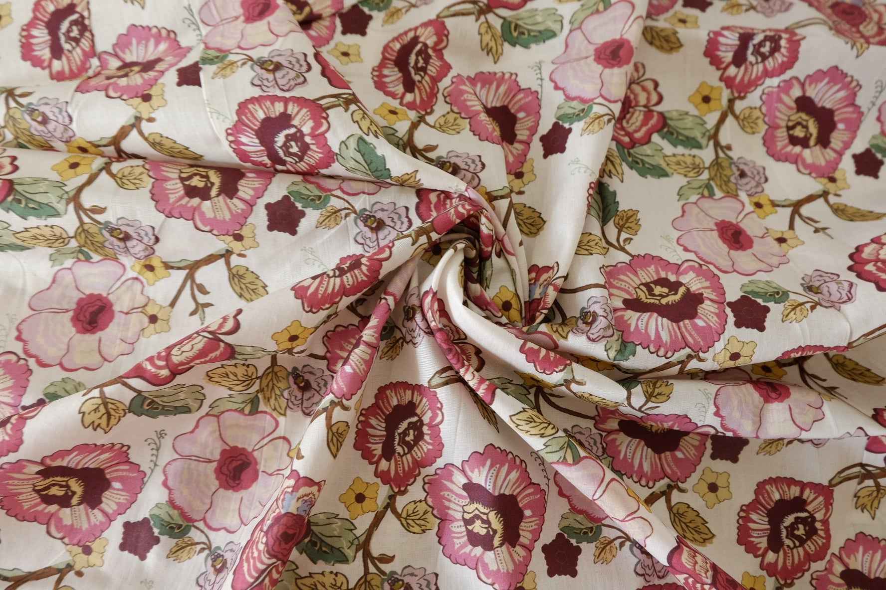 Vintage Floral Cotton Lawn Fabric – 1.7 yd