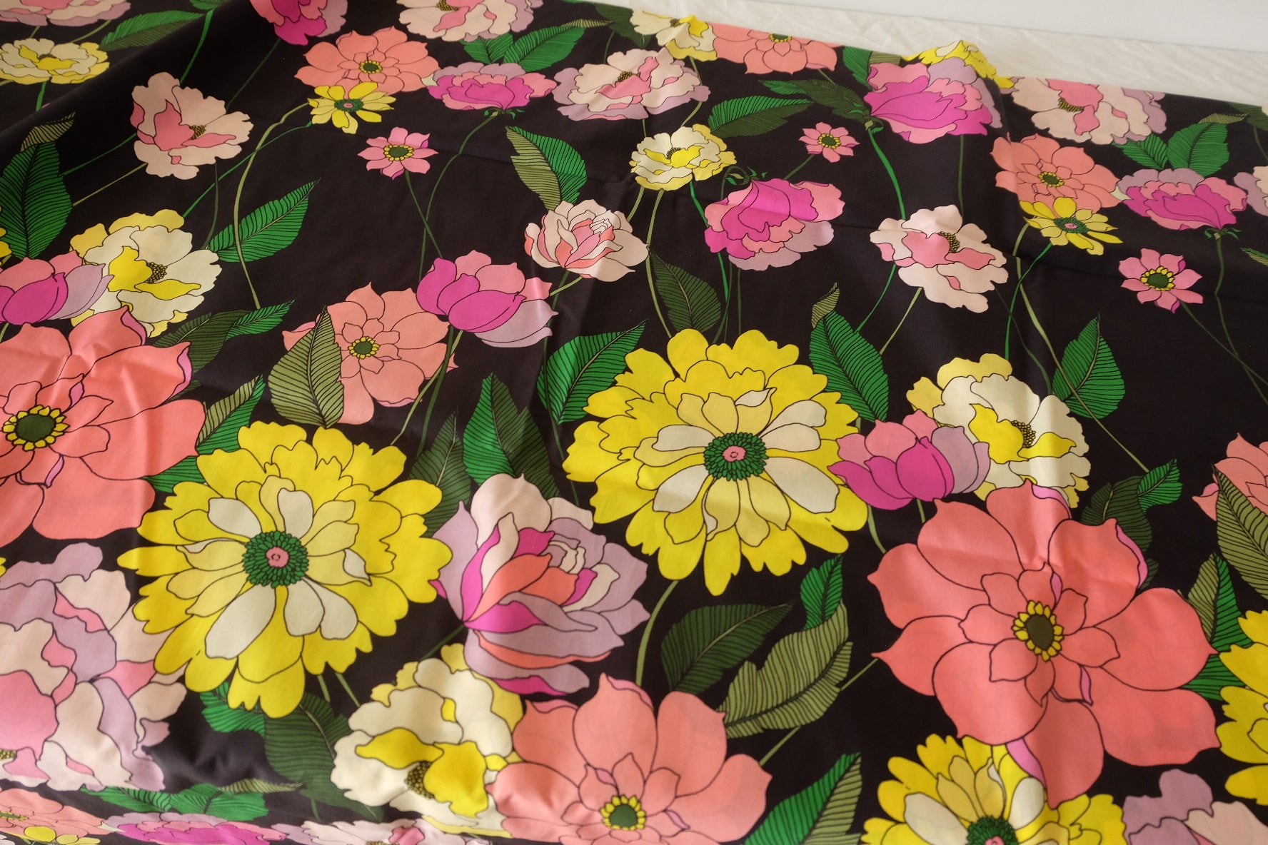 Bold Large Floral Cotton Poplin Fabric - 2.7 yd