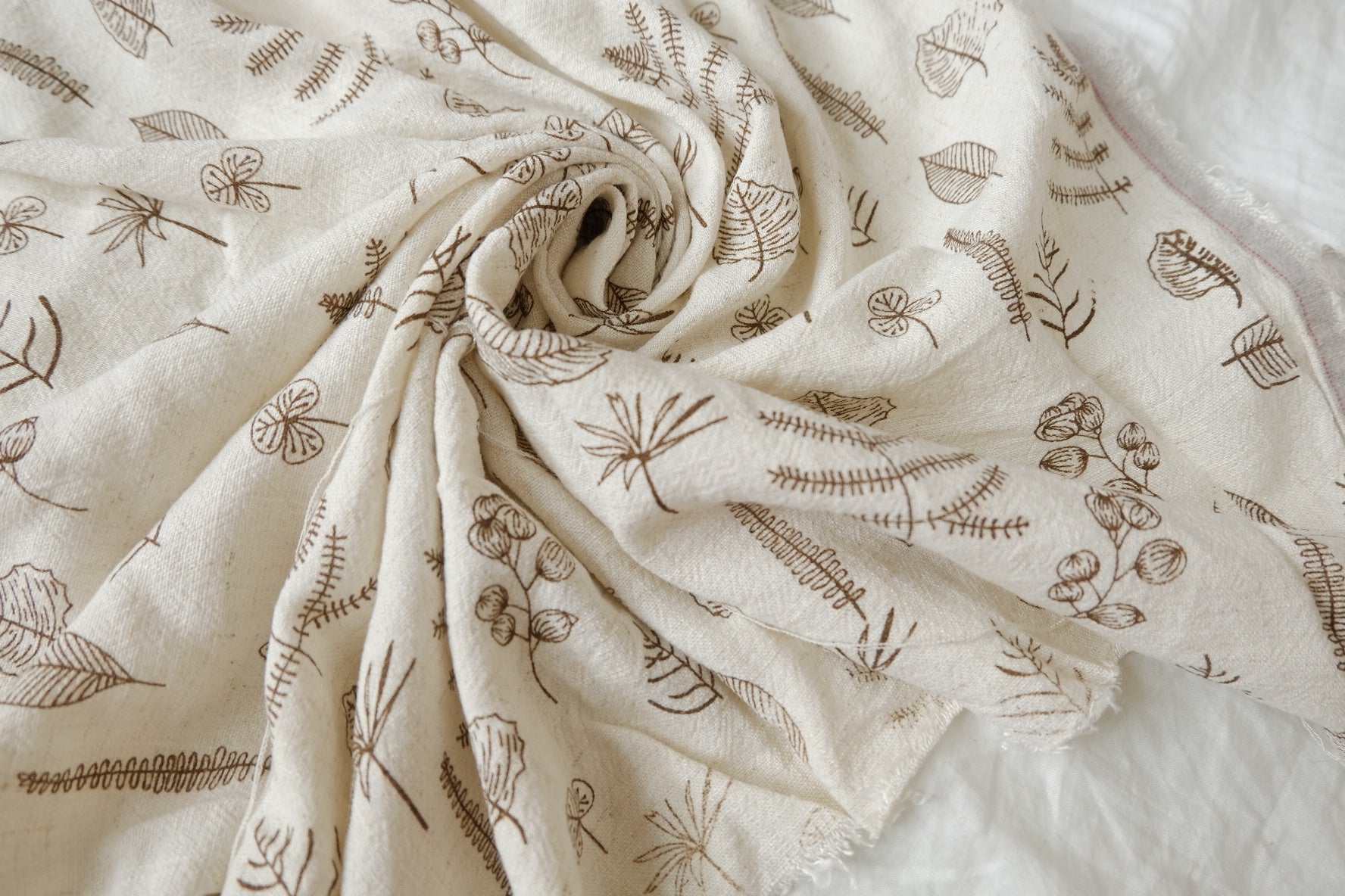 Botanical Print Washed Linen Fabric – Soft Sandwashed Linen for Summer Tops (1.53 yards)
