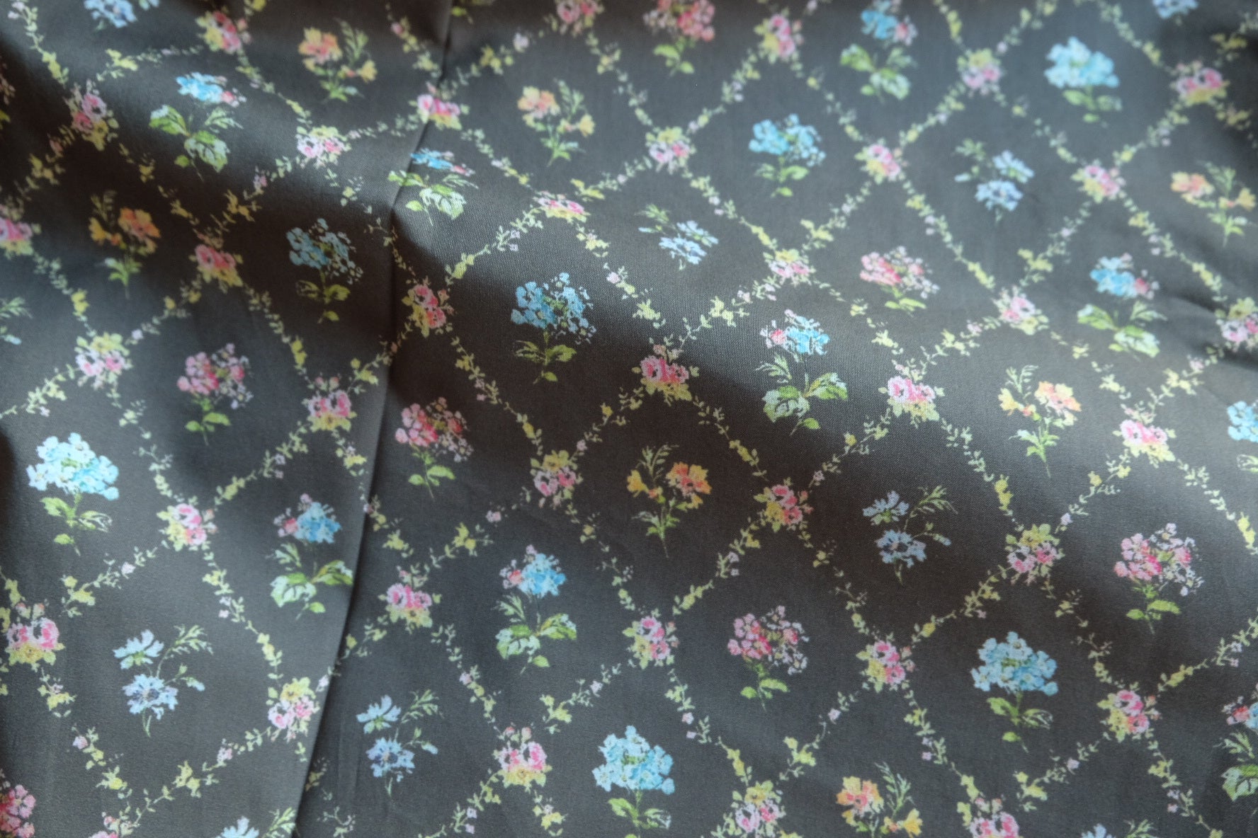 Ditsy Floral Grid Cotton Lawn – 2.7 yd