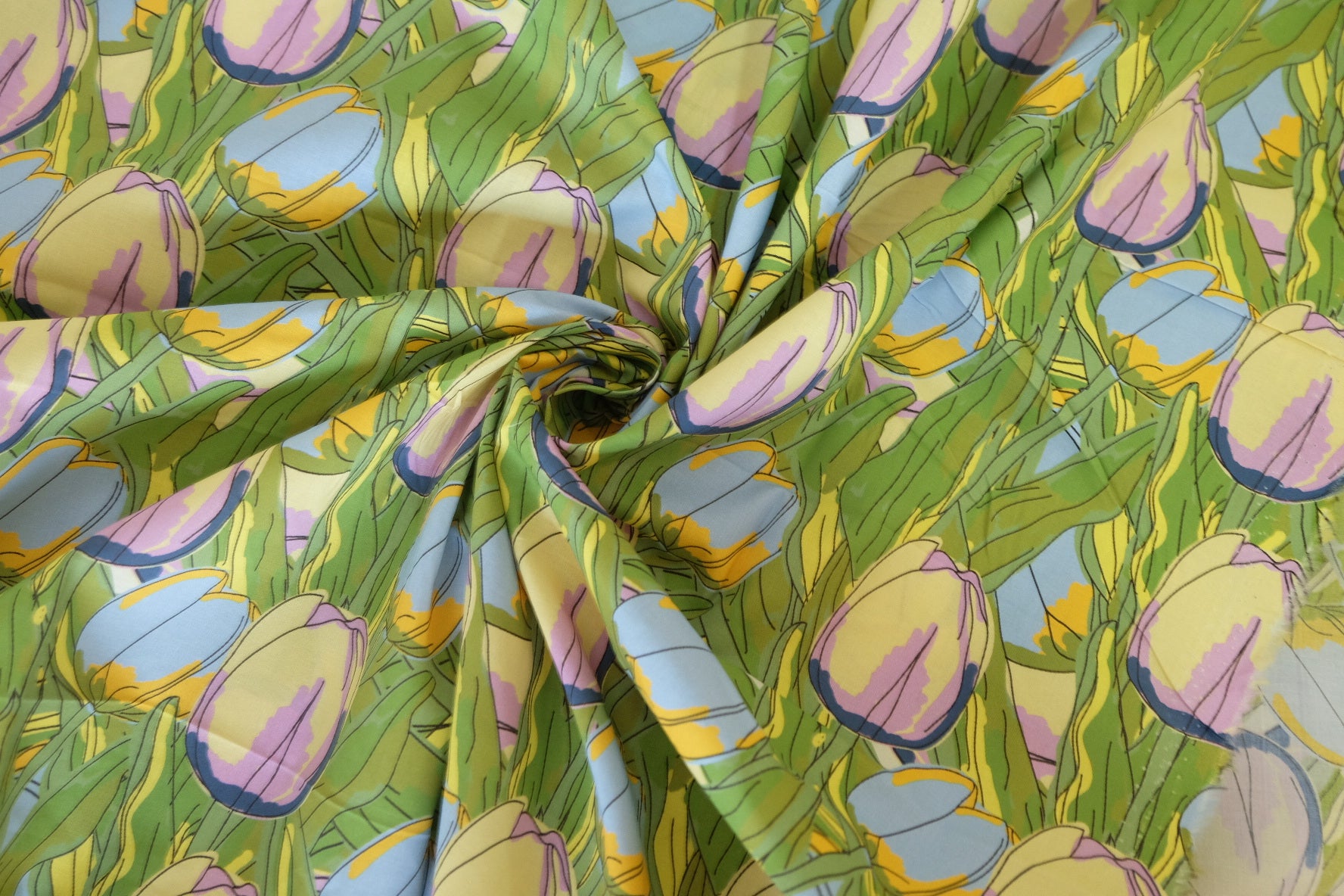 Tulip Garden Cotton Lawn Fabric – Retro Botanical Floral Print (1.9 yd Cut)