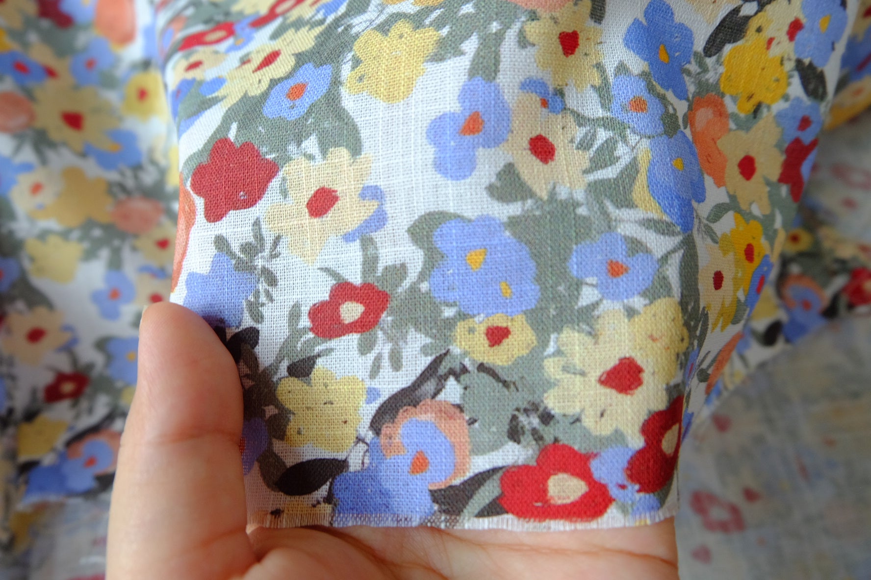 Cheerful Meadow Floral Slub Cotton Fabric — 2.19 yd