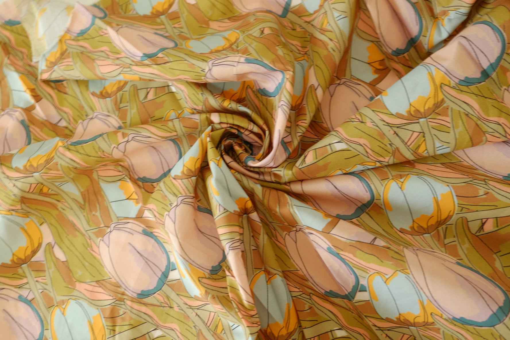 Vintage Tulip Cotton Lawn Fabric – 1.9 yd