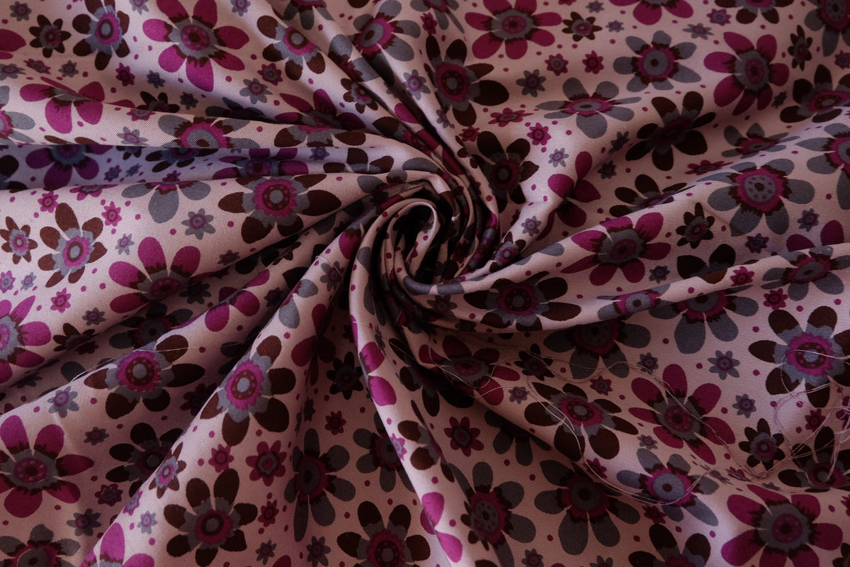 Retro Berry Daisy Soft Cotton Twill Fabric – 2.2 yd
