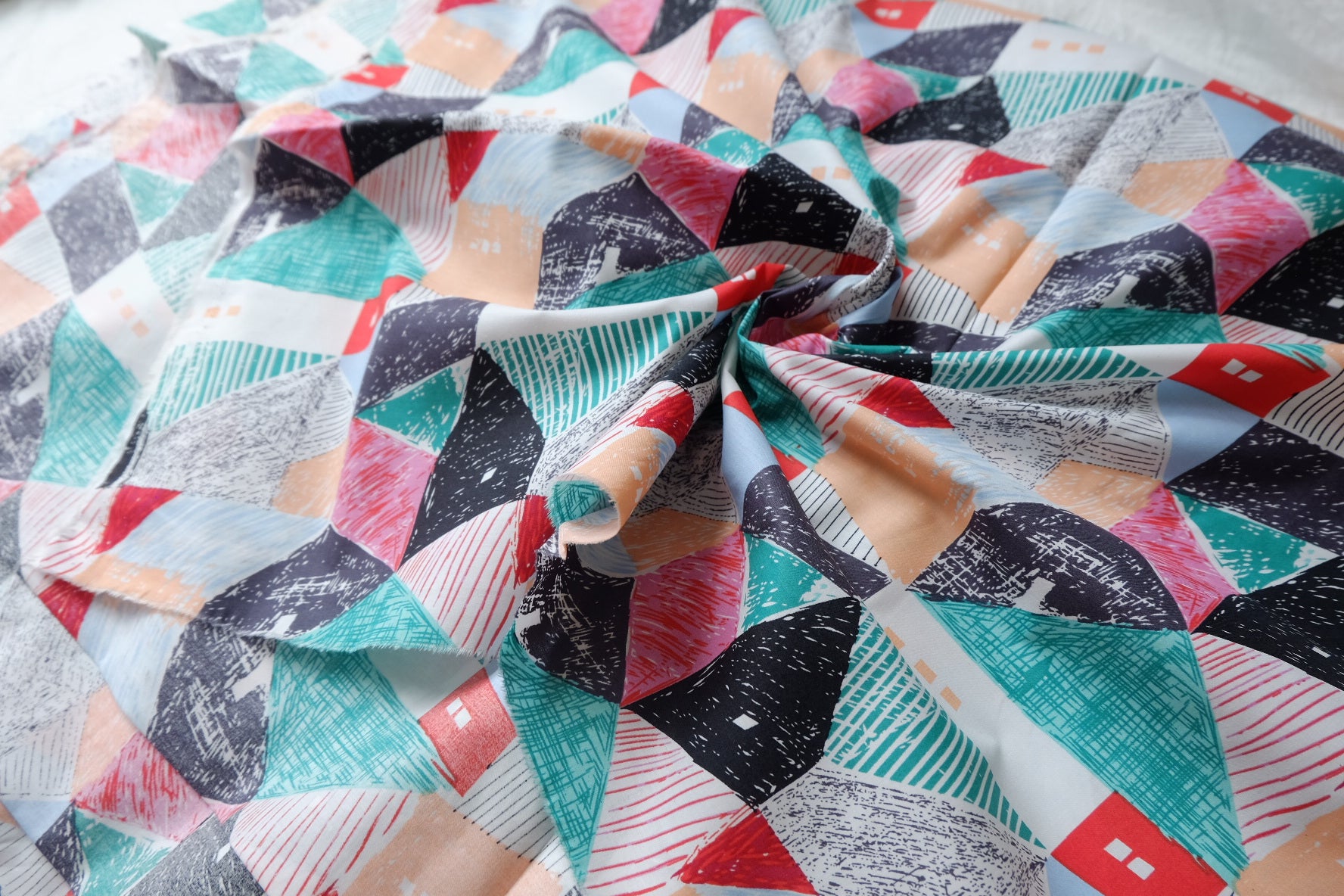 Abstract Geometric Lightweight 60s Cotton Poplin — 2.19 yd