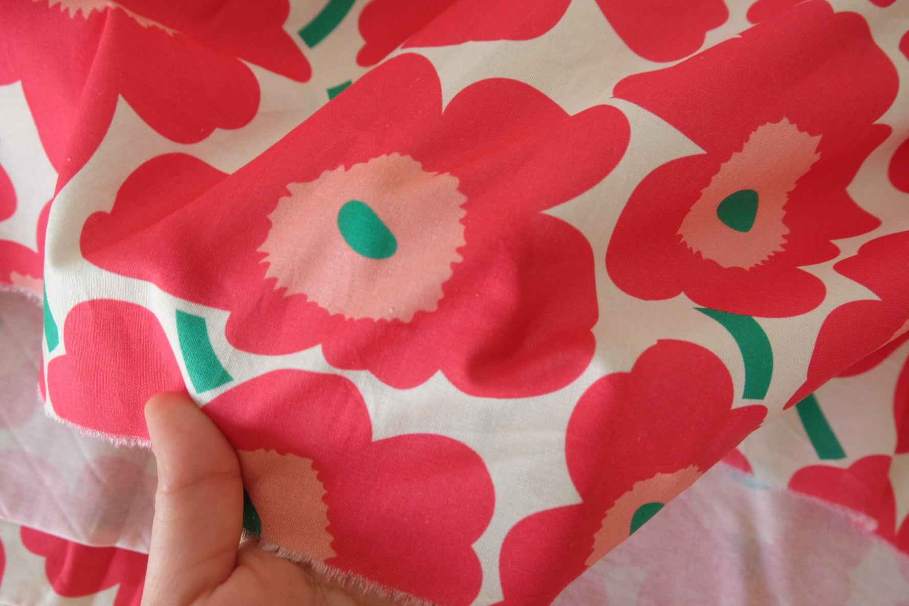 Red Floral 20s Cotton Fabric – Bold Retro Flower Print – 1.2 yd