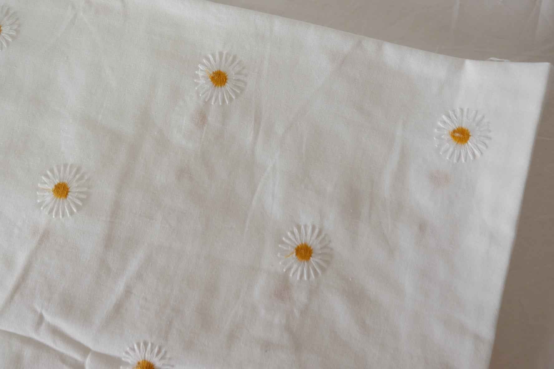 Daisy Embroidered Linen Cotton Blend — 1.64 yd