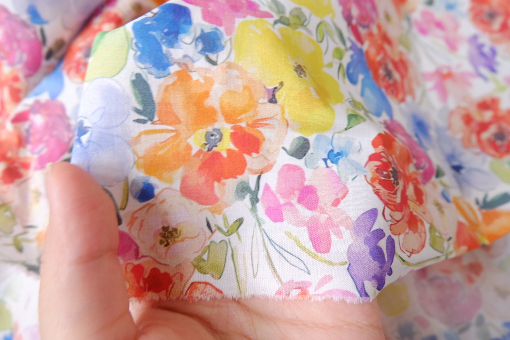 Watercolor Floral 80s Cotton Lawn Fabric — 1.64 yd